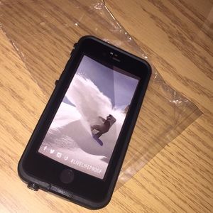 Iphone 6/6s Fre’ Lifeproof case.